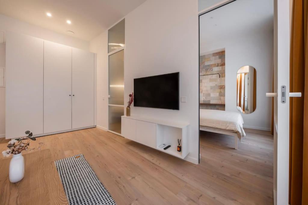 Huoneisto Downtown Getaway By Prime I