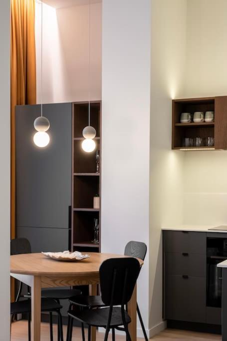 Huoneisto Downtown Getaway By Prime I *