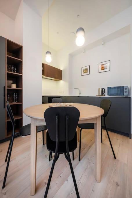Downtown Getaway By Prime I * Kaunas